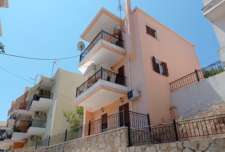 Hermes Holiday Home In The Port Of Sivota Esterno foto